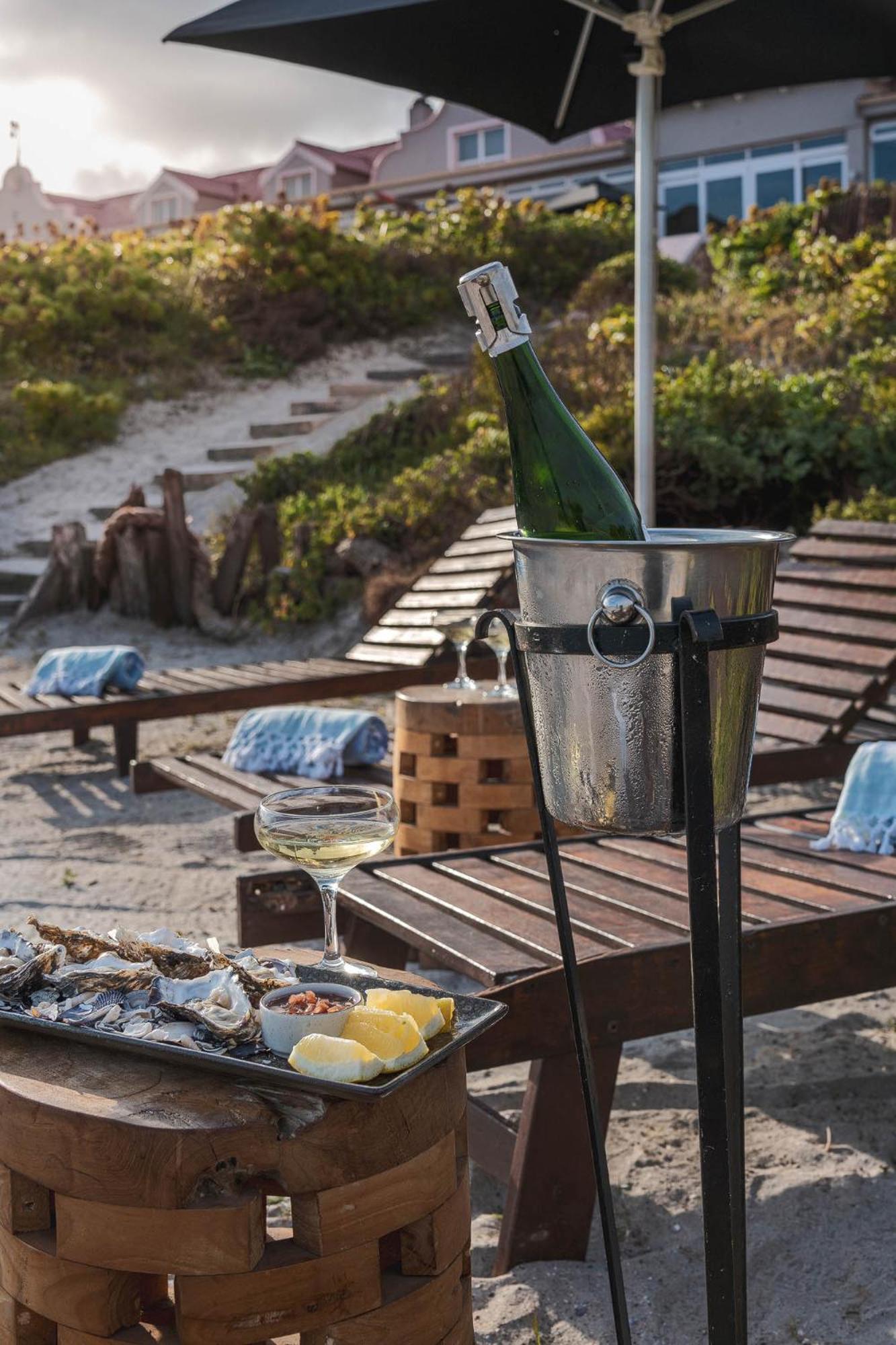 Blue Bay Lodge Saldanha Bay ภายนอก รูปภาพ